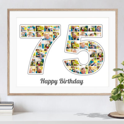 Zahl Collage 75 als originelles Geburtstagsgeschenk mit vielen Bildern auf weissem Hintergrund in Rahmen über Kommode mit Pflanze und Büchern