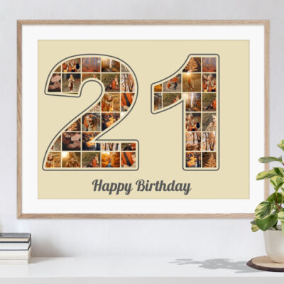 Geschenkcollage mit speziellen Bildern als Zahl 21 auf sandfarbenem Hintergrund als persönliches Geschenk zum Geburtstag hängt an einer weissen Wand in hellem Rahmen über einer Kommode mit Büchern und einer Pflanze