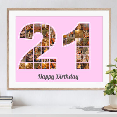 Schöne Geschenkidee zum Geburtstag personalisierte Zifferncollage 21 mit eigenen Bildern auf rosa Hintergrund in hellem Holzrahmen an eine Wand gelehnt neben einer Pflanze
