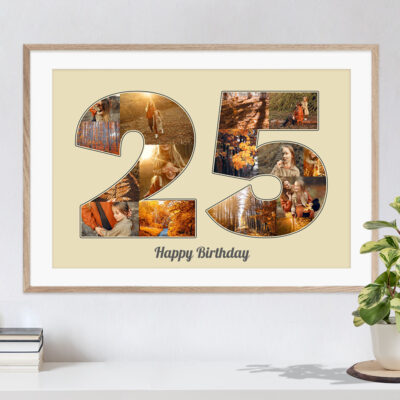Collage mit individuellen Bildern als Ziffer 25 vor beigem Hintergrund als tolle Geschenkidee zum Geburtstag hängt an einer weissen Wand in hellem Rahmen über einer Kommode mit Büchern und einer Pflanze