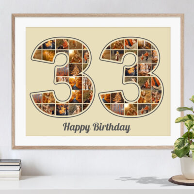 Geschenkcollage mit speziellen Bildern als Zahl 33 auf sandfarbenem Hintergrund als persönliches Geschenk zum Geburtstag hängt an einer weissen Wand in hellem Rahmen über einer Kommode mit Büchern und einer Pflanze