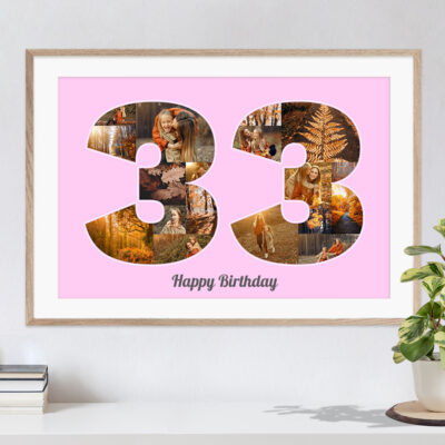 Hervorragende Geschenkidee zum Geburtstag kreative Collage mit Zahl 33 und individuellen Bildern auf rosa Hintergrund in hellem Rahmen hängend über Kommode mit Büchern und Pflanze