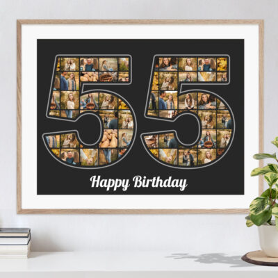 Zahl 55 als Collage vor schwarzem Hintergrund befüllt mit individuellen Fotos als herrliches Geburtstagsgeschenk in Holzrahmen über einer Kommdoe mit Pflanze und Büchern aufgehängt