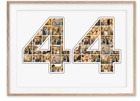 Ziffer 44 Collage mit Fotos als tolles Geschenk zum Geburtstag mit vielen Bildern auf weissem Hintergrund in sandfarbenem Holzrahmen