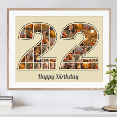 Geschenkcollage mit speziellen Bildern als Zahl 22 auf sandfarbenem Hintergrund als persönliches Geschenk zum Geburtstag hängt an einer weissen Wand in hellem Rahmen über einer Kommode mit Büchern und einer Pflanze
