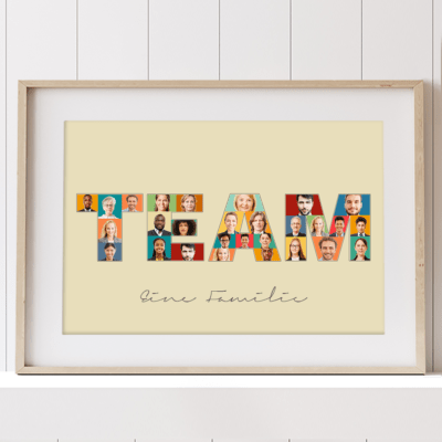 Buchstaben Collage mit dem Wort "TEAM" als Geschenk zum Firmenjubiläum mit Mitarbeiterfotos in hellen Holzrahmen