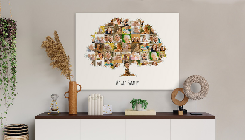 Großer Familienbaum als Fotocollage auf Leinwand mit dem Text We are Family aufgehangen über einer Kommode